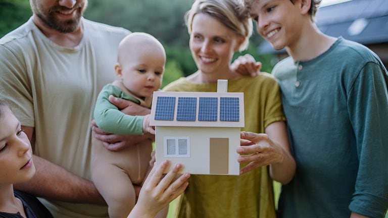 Firme Montaj Panouri Fotovoltaice Casa Verde