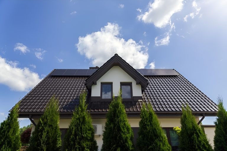 Firme Montaj Panouri Fotovoltaice Casa Verde