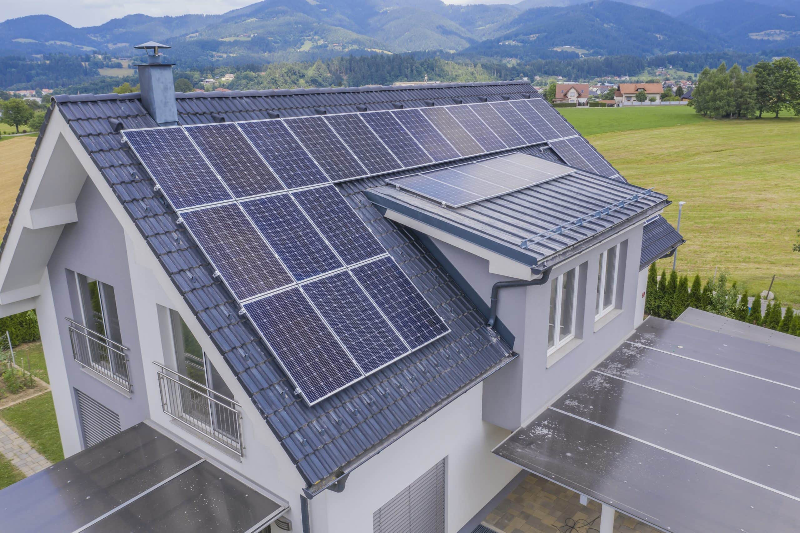 casa panouri fotovoltaice