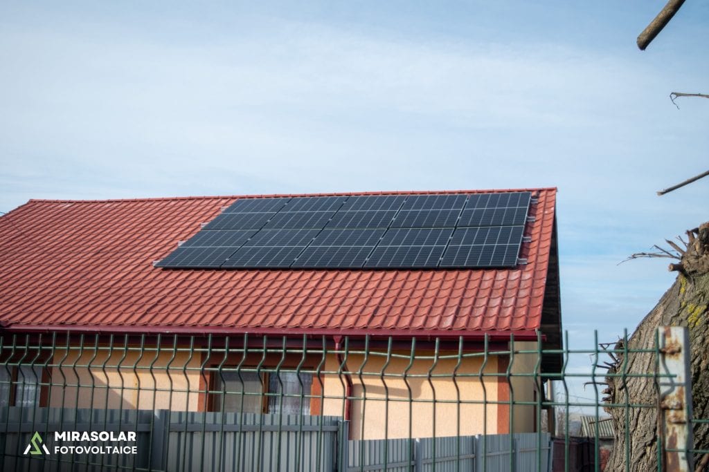 Sistem fotovoltaic hibrid pentru autoconsum ridicat – Fedeleșeni, Iași