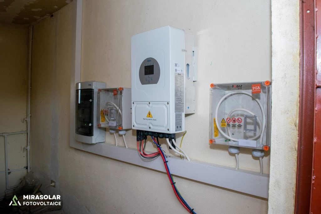Sistem fotovoltaic hibrid pentru autoconsum ridicat – Fedeleșeni, Iași